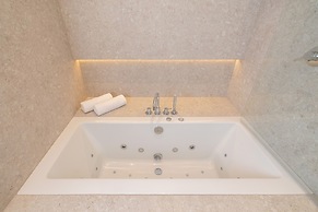 Słowackiego Elegant Apartment by Renters