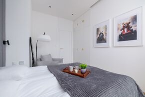 Słowackiego Elegant Apartment by Renters