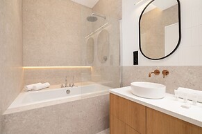 Słowackiego Elegant Apartment by Renters