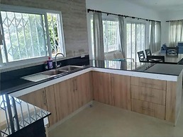 Impeccable 3-bed Villa in Anse Boileau!