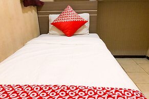 OYO 93746 The Metro Suites Apartment By Yusuf