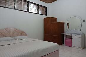 OYO 93706 Penginapan Syariah Hj. Kenan