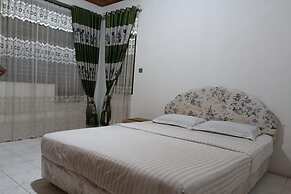 OYO 93706 Penginapan Syariah Hj. Kenan