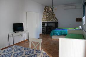Studio Tropical