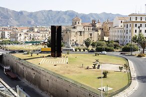 Palermonamour Art Gallery Suite