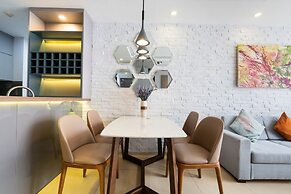 Henry Home - RiverGate Residence