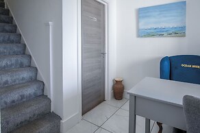 Oasis - 2 Bed Apartment - Ocean Breeze