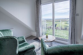 Oasis - 2 Bed Apartment - Ocean Breeze