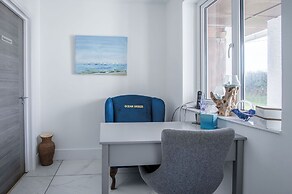 Oasis - 2 Bed Apartment - Ocean Breeze