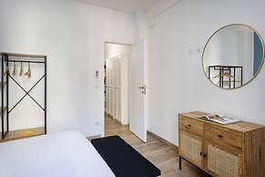 Art and Comfort Near Lomellini Street by Wonderful Italy