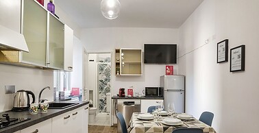 Art and Comfort Near Lomellini Street by Wonderful Italy