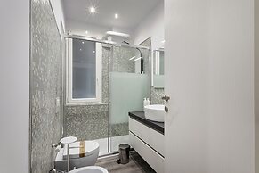 Art and Comfort Near Lomellini Street by Wonderful Italy