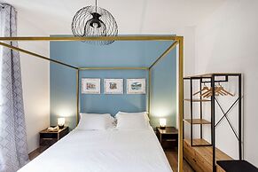 Art and Comfort Near Lomellini Street by Wonderful Italy