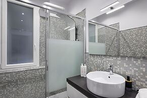 Art and Comfort Near Lomellini Street by Wonderful Italy