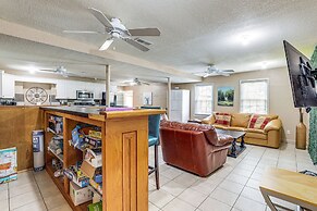 Pet-friendly Lilburn Duplex w/ Patio & Grills!