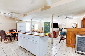 Pet-friendly Lilburn Duplex w/ Patio & Grills!