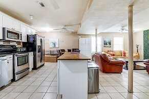 Pet-friendly Lilburn Duplex w/ Patio & Grills!