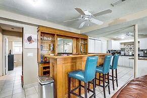 Pet-friendly Lilburn Duplex w/ Patio & Grills!