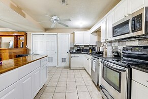 Pet-friendly Lilburn Duplex w/ Patio & Grills!