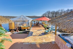 Greenwood Lake Cottage w/ Shared Dock & Hot Tub!