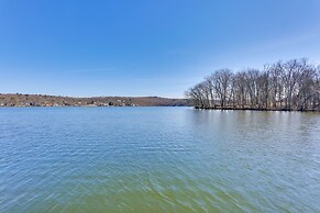 Greenwood Lake Cottage w/ Shared Dock & Hot Tub!