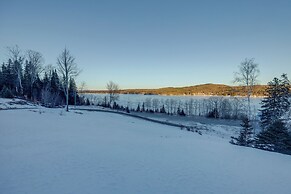 Spacious Eagle Lake Home w/ Fireplace & Deck