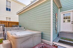 Hot Tub & Yard: Jimmy Buffet-themed Galveston Home