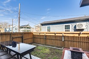 Hot Tub & Yard: Jimmy Buffet-themed Galveston Home