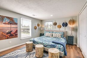 Hot Tub & Yard: Jimmy Buffet-themed Galveston Home