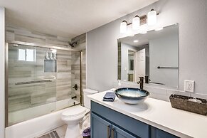 Hot Tub & Yard: Jimmy Buffet-themed Galveston Home