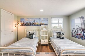 Hot Tub & Yard: Jimmy Buffet-themed Galveston Home