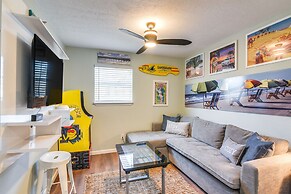 Hot Tub & Yard: Jimmy Buffet-themed Galveston Home