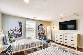 Hot Tub & Yard: Jimmy Buffet-themed Galveston Home