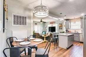 Hot Tub & Yard: Jimmy Buffet-themed Galveston Home