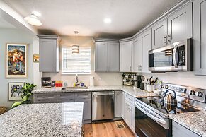 Hot Tub & Yard: Jimmy Buffet-themed Galveston Home