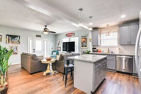 Hot Tub & Yard: Jimmy Buffet-themed Galveston Home