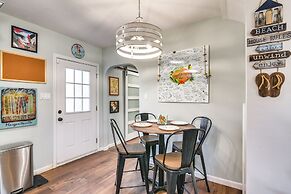 Hot Tub & Yard: Jimmy Buffet-themed Galveston Home