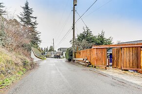 Seattle Sanctuary w/ Sweeping Views, Walk to Beach