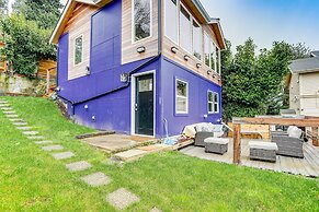 Seattle Sanctuary w/ Sweeping Views, Walk to Beach