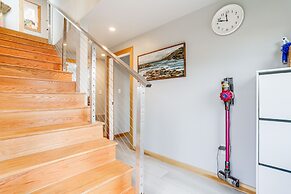 Seattle Sanctuary w/ Sweeping Views, Walk to Beach