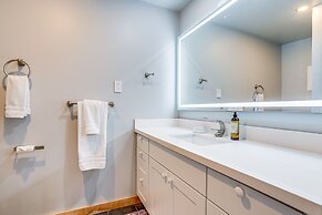 Seattle Sanctuary w/ Sweeping Views, Walk to Beach