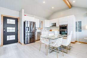 Seattle Sanctuary w/ Sweeping Views, Walk to Beach