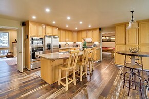 Cabin w/ Hot Tub - 4 Mi to Calaveras Big Trees!