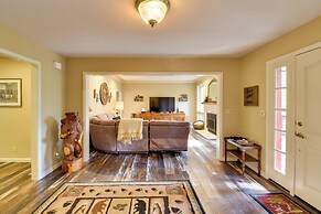 Cabin w/ Hot Tub - 4 Mi to Calaveras Big Trees!