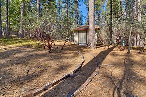 Cabin w/ Hot Tub - 4 Mi to Calaveras Big Trees!