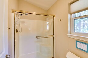 Cabin w/ Hot Tub - 4 Mi to Calaveras Big Trees!