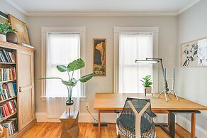 Bright & Pet-friendly Home: 2 Mi to Harvard Square