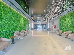 Luxury 1B With Balcony in Blue Wave Tower Dubai