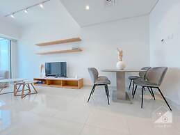 Luxury 1B With Balcony in Blue Wave Tower Dubai