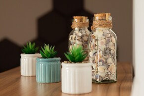 Marynarska Modern Apartment by Renters